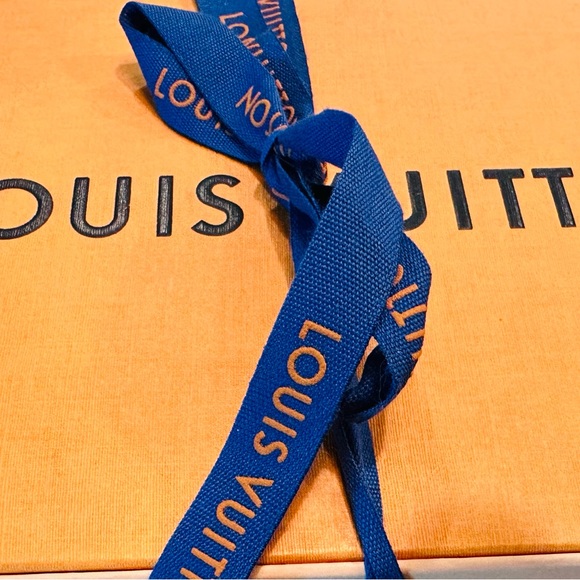 Louis Vuitton X/ Xs iphone folio case. Embossed red. - Picture 11 of 12